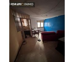 Se vende casa de cuatro plantas y local en Estadilla