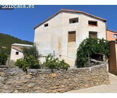 Se vende casa en el pueblo de Salas Altas.