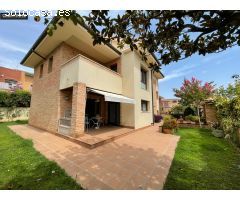 Se vende chalet seminuevo zona el Terrero en Barbastro.
