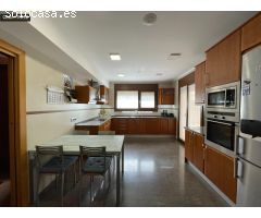 Se vende chalet seminuevo zona el Terrero en Barbastro.