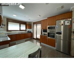 Se vende chalet seminuevo zona el Terrero en Barbastro.