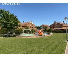 En venta casa Pareada en Venta en Urbanización La Robleda, Zaragoza
