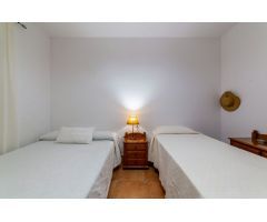 Chalet con casa de invitados en segunda línea de playa de Aguadulce (Roquetas de Mar - Almería)
