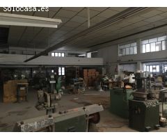 !!! Nave industrial o comercial en el centro de carrus  !!!! Avd . Libertad !!!