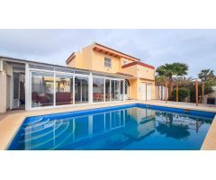 Bonito chalet en Playa Honda, con piscina y garaje