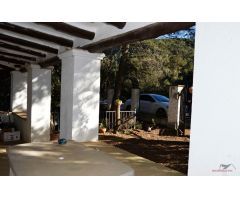 CHALET INDEPENDIENTE EN VENTA RODEADO DE 500 M2 DE TERRENO RUSTICO, EN LA POBLACION DE QUEROL