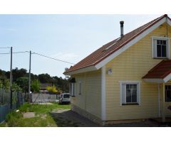 CASA FINLANDESA EN VENTA + 3 CONSTRUCCIONES ANEXAS EN PARCELA DE 1.000 M2, AMUEBLADA . PISCINA