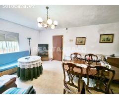 Chalet independiente con piscina, zona de cultivo y amplio garaje – Parcela de 1.298 m²