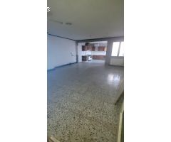 ¡AMPLIO PISO A LA VENTA EN LES BORGES BLANQUES!