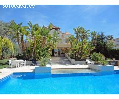 Maravillosa villa a 100 metros de la playa en Las Chapas, Marbella