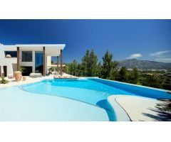 Espectacular villa de estilo contemporaneo con vistas panoramicas en La Alqueria, Benahavis