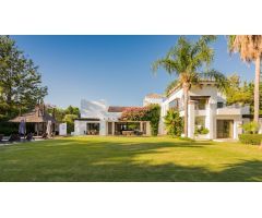 Villa de lujo junto a la playa en una ubicación privilegiada Guadalmina Baja
