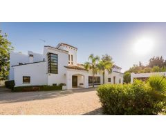Villa de lujo junto a la playa en una ubicación privilegiada Guadalmina Baja