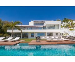 Villa a estrenar con vistas panorámicas al mar y al golf, La Quinta, Benahavis