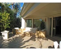 Maravillosa villa a 100 metros de la playa en Las Chapas, Marbella