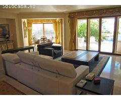 Maravillosa villa a 100 metros de la playa en Las Chapas, Marbella