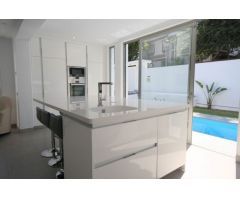 Villa cerca de la playa Mila de Oro Marbella