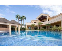 Villa en la playa Las Chapas, Marbella.