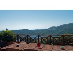 Preciosa villa en Istan, con vistas únicas para al lago .