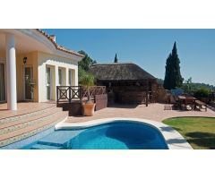 Preciosa villa en Istan, con vistas únicas para al lago .