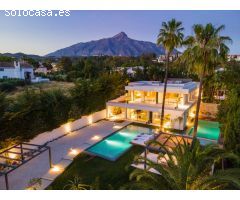 Villa completamente reformada de 4 dormitorios en Los Naranjos Golf/Nueva Andalucía