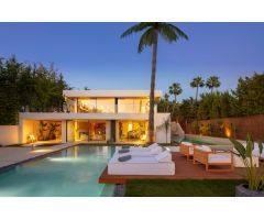 Villa completamente reformada de 4 dormitorios en Los Naranjos Golf/Nueva Andalucía