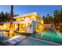 Villa completamente reformada de 4 dormitorios en Los Naranjos Golf/Nueva Andalucía