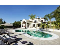 Elegante villa con una ubicación inmejorable y  panoramicas vistas en Nueva Andalucia