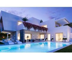 Villa de estilo contemporaneo con precioso jardin privado en La Alqueria