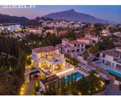 Espectacular villa de diseño en Los Naranjos, Nueva Andalucia