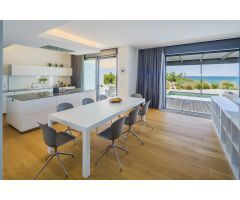 Increible villa en primera linea de la playa, CostaBella, Marbella