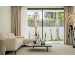 Nueva villa en segunda linea de la playa en Milla de Oro, Marbella