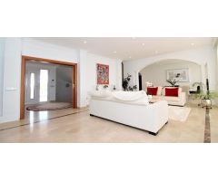 Impresionante villa con vistas panoramicas en El Paraiso Alto, Benahavis