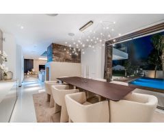 ESPECTACULAR VILLA  de 7 DORMITORIOS AL LADO DE LA PLAYA EN LA MILLA DE ORO