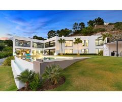 EXCEPCIONAL VILLA CONTEMPORÁNEA A ESTRENAR EN LA RESERVA DE ALCUZCUZ, BENAHAVIS