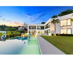 EXCEPCIONAL VILLA CONTEMPORÁNEA A ESTRENAR EN LA RESERVA DE ALCUZCUZ, BENAHAVIS