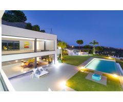 EXCEPCIONAL VILLA CONTEMPORÁNEA A ESTRENAR EN LA RESERVA DE ALCUZCUZ, BENAHAVIS