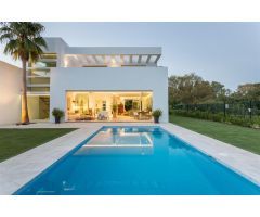 Villa moderna en Casasola, Guadalmina Baja a pocos metros del mar
