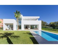 Villa moderna en Casasola, Guadalmina Baja a pocos metros del mar
