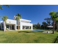 Villa moderna en Casasola, Guadalmina Baja a pocos metros del mar
