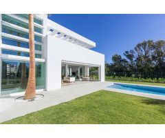 Villa moderna en Casasola, Guadalmina Baja a pocos metros del mar