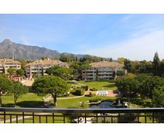 Lujoso y moderno ático dúplex en La Trinidad, Marbella