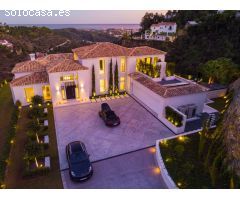 Espectacular villa de diseño con vistas panorámicas al mar y golf in Madroñal