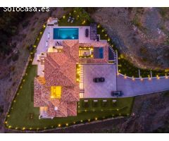 Espectacular villa de diseño con vistas panorámicas al mar y golf in Madroñal