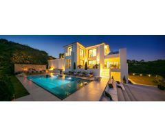 Espectacular villa de diseño con vistas panorámicas al mar y golf in Madroñal