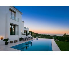 Espectacular villa de diseño con vistas panorámicas al mar y golf in Madroñal