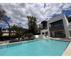 Villa de lujo en comunidad cerrada La Fuente, en Milla de Oro