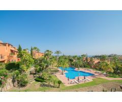 Moderna casa adosada sin muebles con vistas al mar en Atalaya Golf