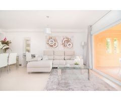Moderna casa adosada sin muebles con vistas al mar en Atalaya Golf