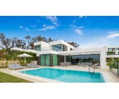 Impresionante villa moderna situada en Cabo Royale, Cabopino